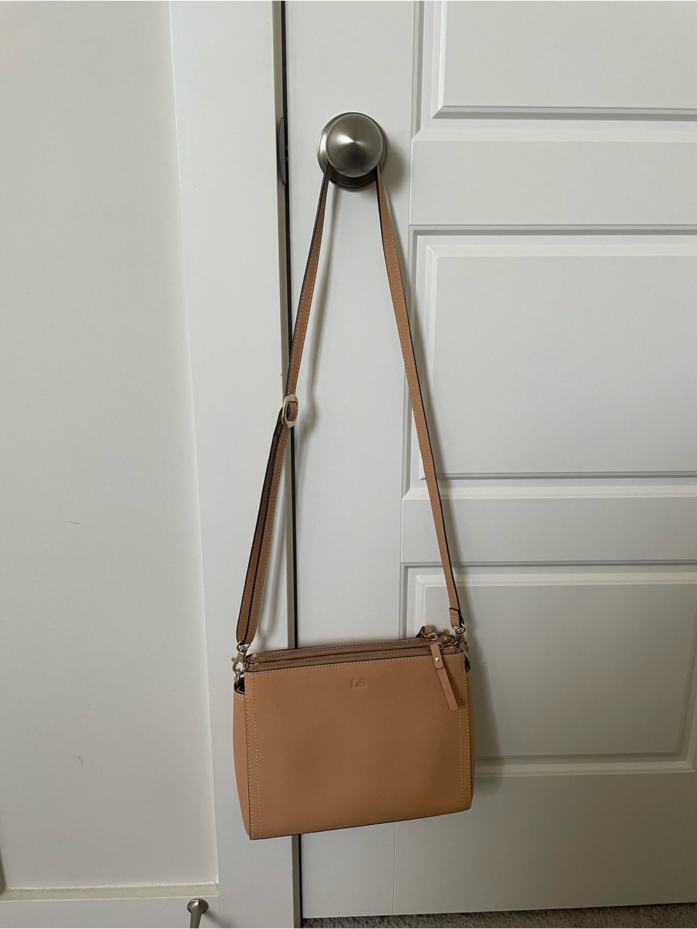 Lo & Sons Pearl Convertible Crossbody Bag in Tan Saffiano Leather